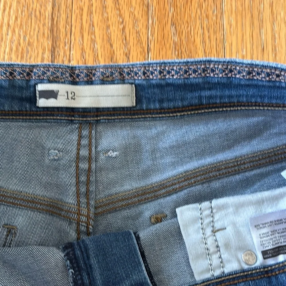 Levi’s‎ Jean Denim Shorts stretch 5” inseam women’s size 12